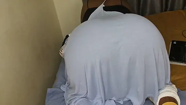 Cynthia-sylvanna - twerk oil and squirt