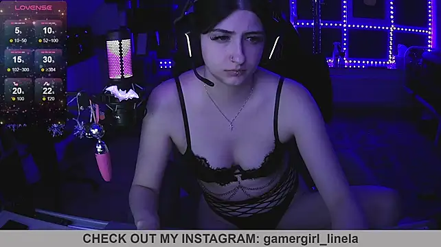 Gamergirl-Linela - LT Gets Oil On Boobs Video