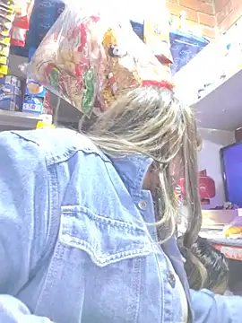 Ivy_enjoy - Friend oil my ass in public,