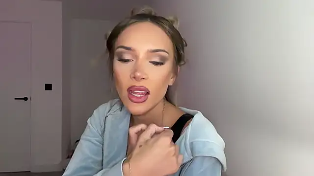Ellabelle - Spit and pinch nipples 💋