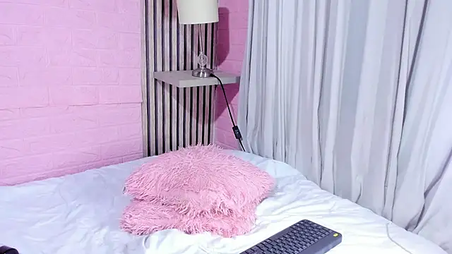 Tyra_pettite - SQUIRT AND CUM