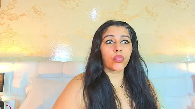 SexxyPamela - SHOW TITS + SALIVA TITS 👅💋