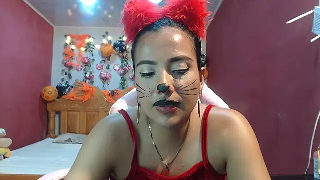 Coral0403 - The kitten removes her makeup