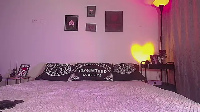 Ninaevanss_ - pinch my nipples with clamps