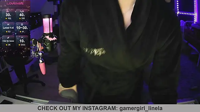 Gamergirl-Linela - LT Gets Oil On Boobs Video