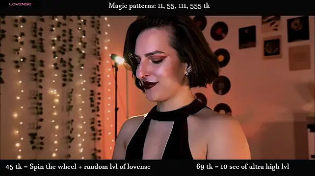 Alicia_x_art - Dofggy pose and spank ass till red
