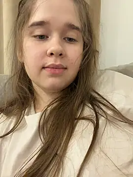 HornyGirlH - SHOW TITS