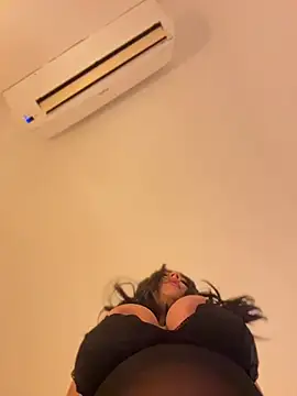 Vellaah - SUCK boobs and Nipple clamps 🍒