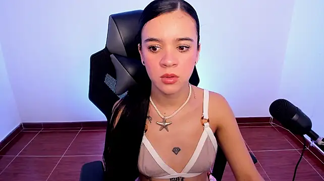 Isabellawhitmore - Flash tits