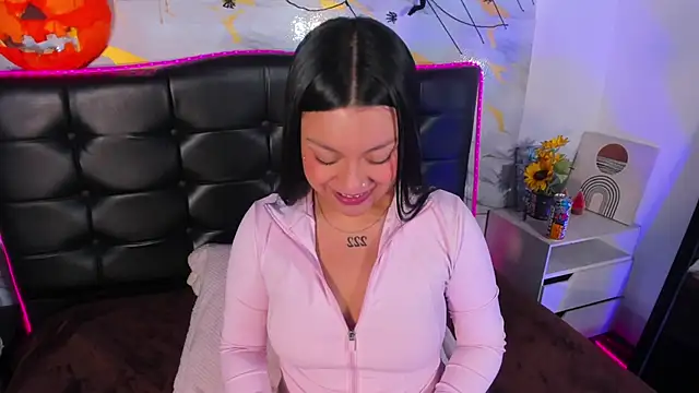 Camigp - Flash bare tits and squeeze them