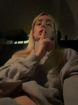 PollyLolly - Flash boobs behind the DRIVER 🚕