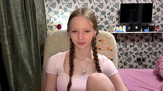 DionnaStrech - Lets lick the camera to show my tongue^^