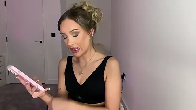 Ellabelle - Spit and pinch nipples 💋