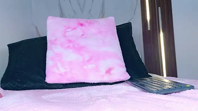 Mia_099 - Fuck my pink shaved pussy+squirt🌺💦