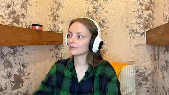 EmyMiu - Squeeze cheeks