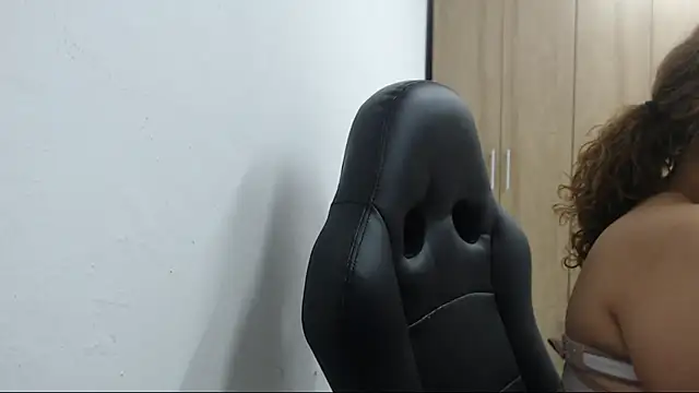 RoxanaLove9 - My dream is to save up to buy a house...