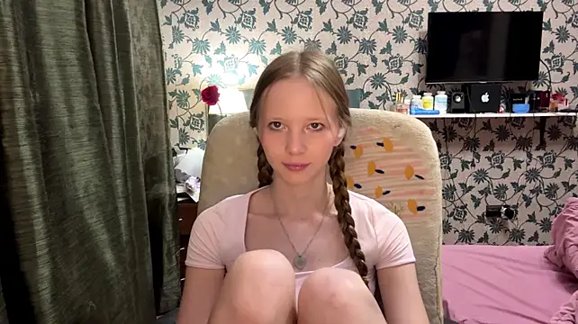 DionnaStrech - Lets lick the camera to show my tongue^^