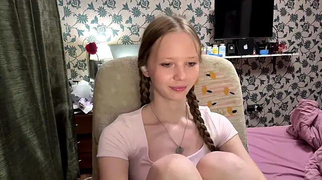 DionnaStrech - Lets lick the camera to show my tongue^^