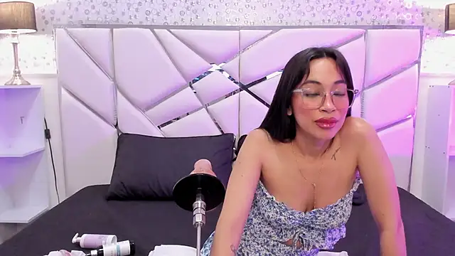 GabbieSkinny - Spank Ass until red 🍑