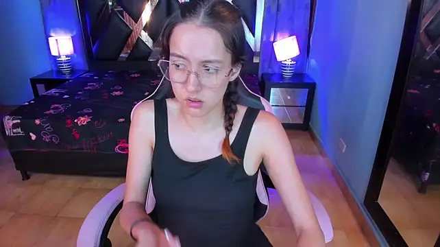 Linda4Petite - mastubation