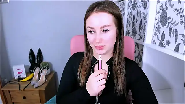 DonnaCam - undo my zipper