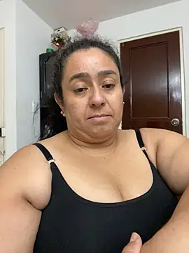 Agathaxxx-69 - Off bra show bobs