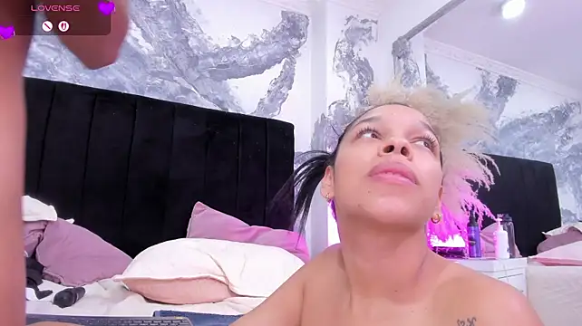 TaylorAndThalia - COWGIRL SHOW