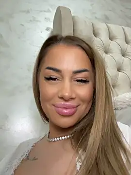 KirstieVegas - Feed my pussy😈🎁LT