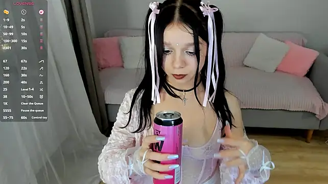 Crystal_lilith - play with my nipples close up