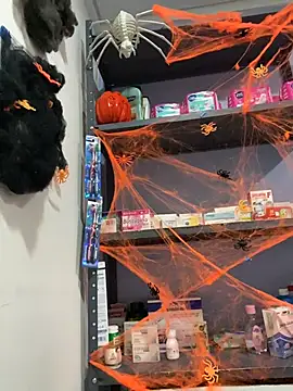 Chloefixxx - pussy with oil and spread closeup