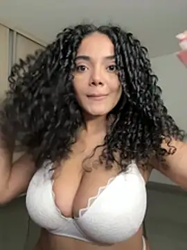 Curlyierr - UNDRESS AND GET NAKED