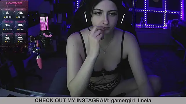 Gamergirl-Linela - LT Gets Oil On Boobs Video