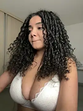 Curlyierr - UNDRESS AND GET NAKED