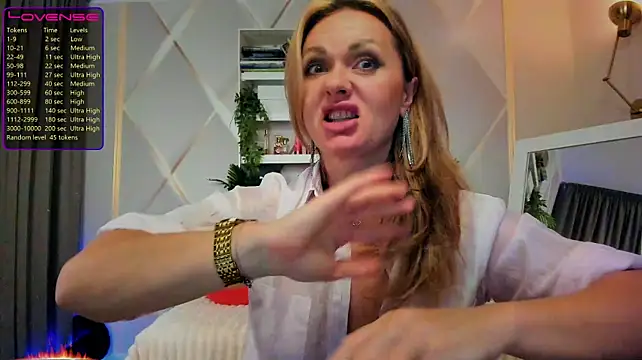 Monika-peach - Osci, fucks pussy+wet+10 min control