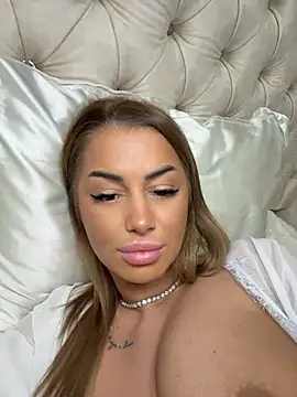 KirstieVegas - Feed my hungry body of pleasure🎁LT