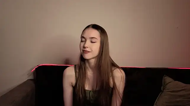 HopeWiltsey - I’ll tease you with my cleavage