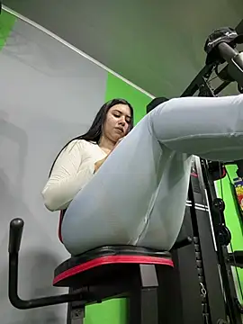 VAL_PRINCESS - BIG SQUIRT IN THE GYM PUBLIC