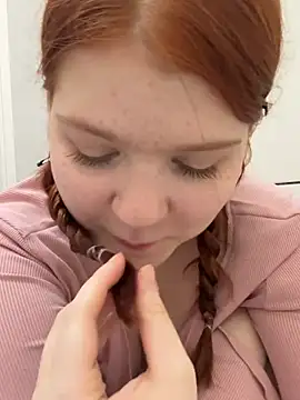 Freaky__Nikki - CUM USING TEDDY BEAR NOSE :P
