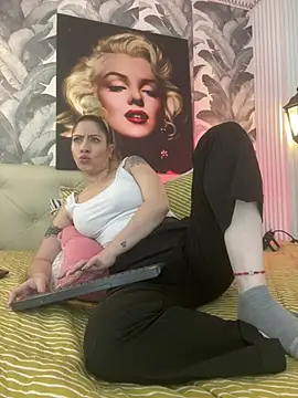 Viktoria_davis_ - 🎀clamps on my nipples🎀🍒