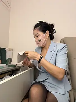 TopAlice566 - 裸露美胸1分钟