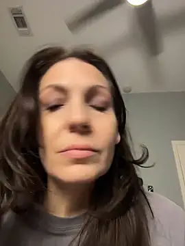BeautifulMesss - Little squirt w door open