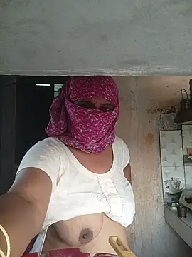 AadikiAunty's Live XXX Chat