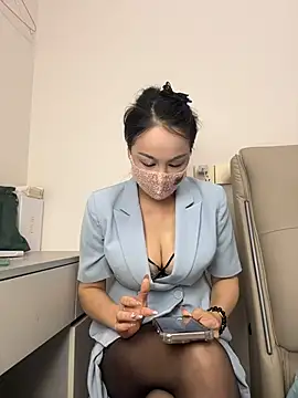 TopAlice566 - 裸露美胸1分钟