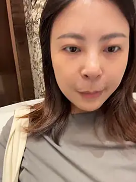 YaoYao8888 - 给哥哥们脱掉内裤直播2分钟