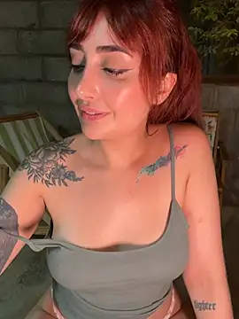 Nina_noire - peitinho de fora