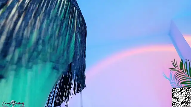 Emmi_Roberts - Topless + Oil play