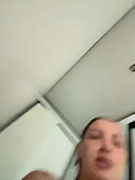BabeRainbow - Hot squirt in cold shower 💦