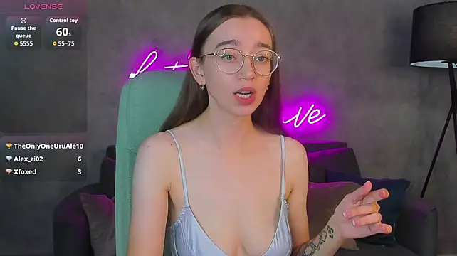 Lucy_Green - touching my thighs