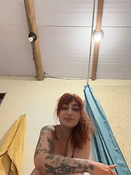 Nina_noire - peitinho de fora