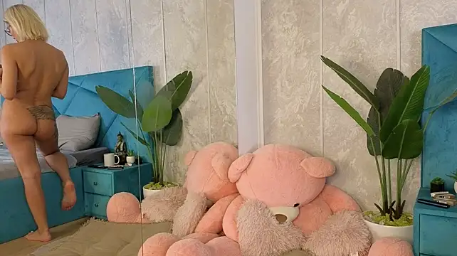 EvellynGold - Slap ass hard x3